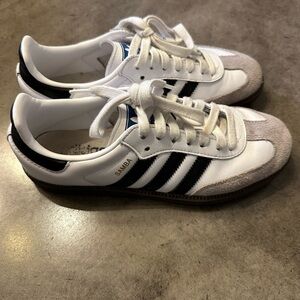 Adidas sneaker white and black